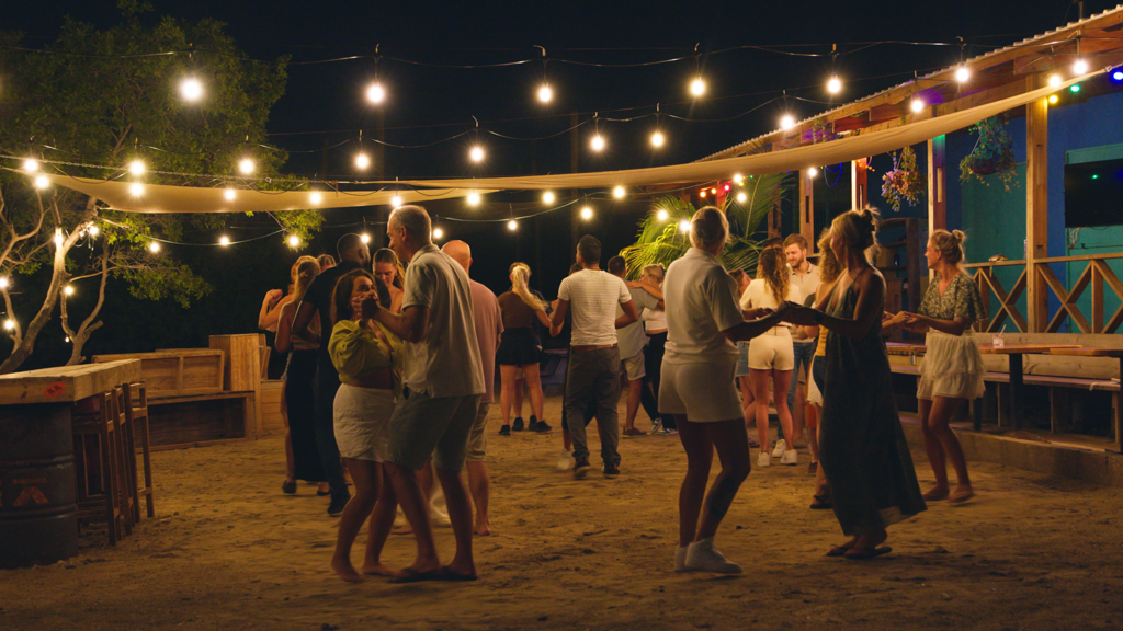 Bachata dansles bij Surfspot Curaçao